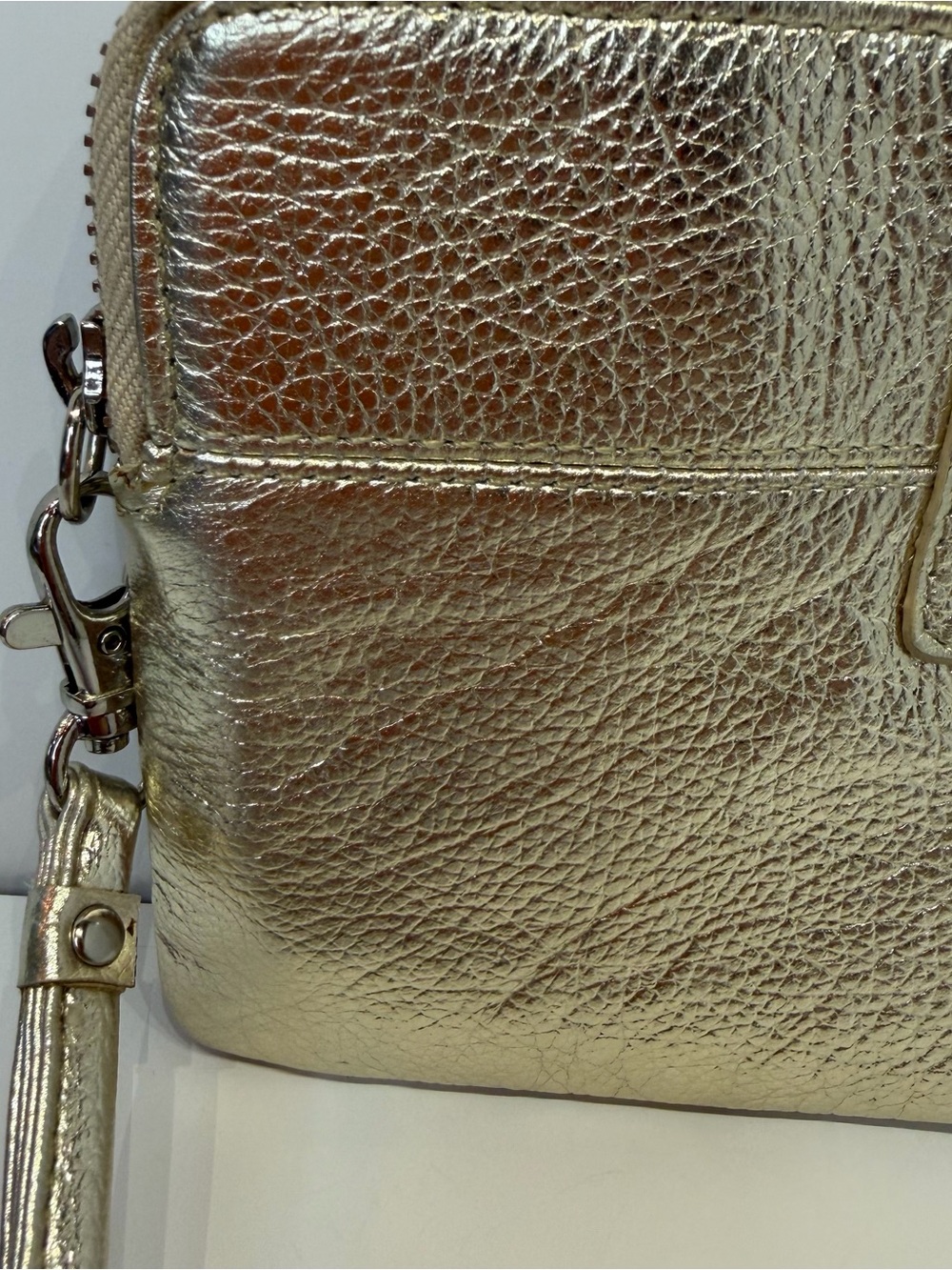 Tignanello gold wristlet wallet bag - Picture 3 of 10
